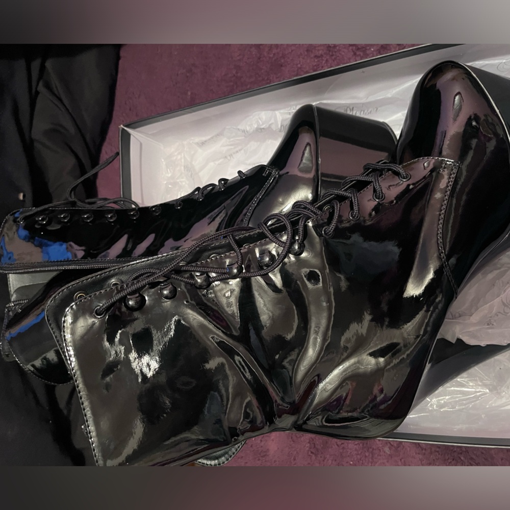 Black 8’ inch pleaser boots never wore.